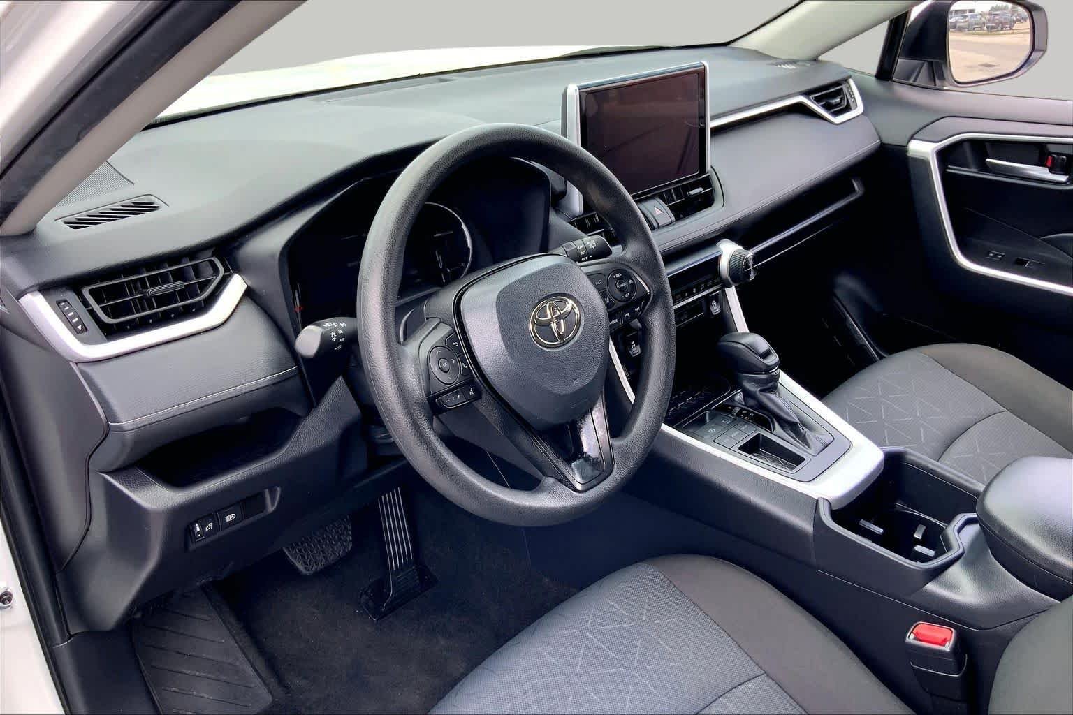 Used 2025 Ice Cap Toyota XLE image 17