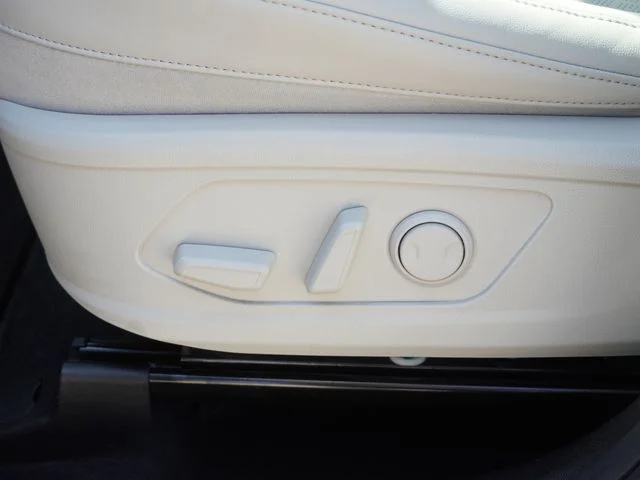 Used 2023 White Kia SX image 20