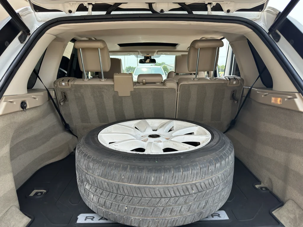 Used 2013 Fuji White Land Rover HSE LUX image 38