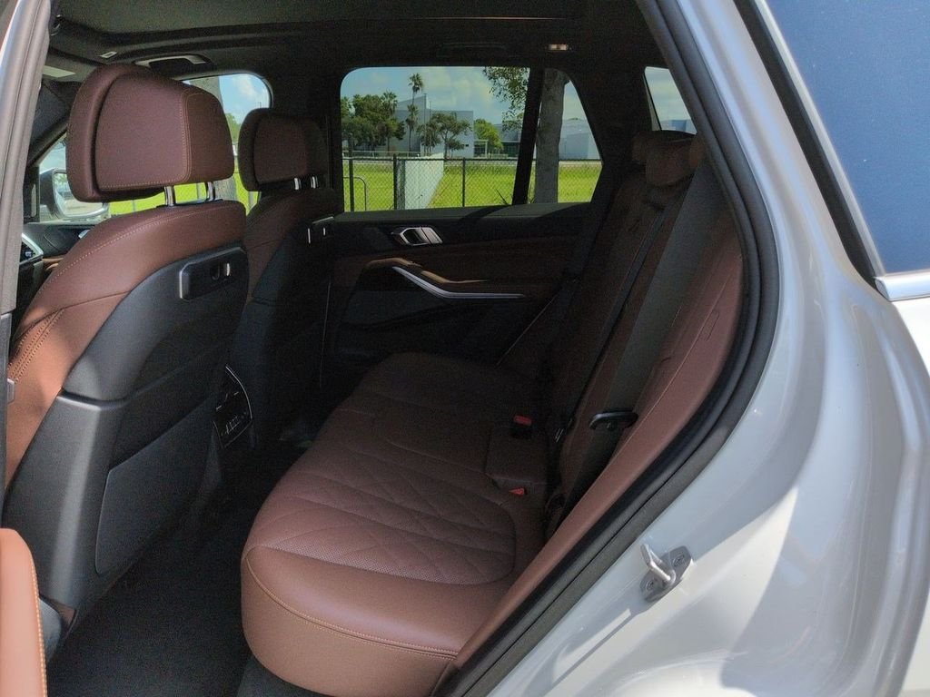 New 2026 Mineral White Metallic BMW xDrive40i image 14