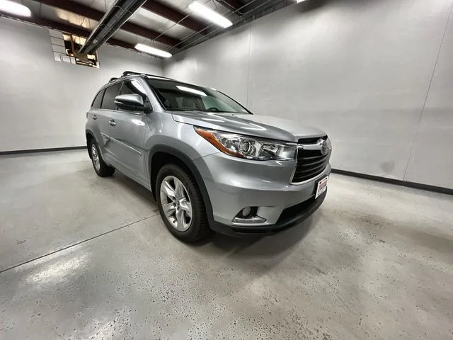 Used 2016 Silver Toyota Limited image 2