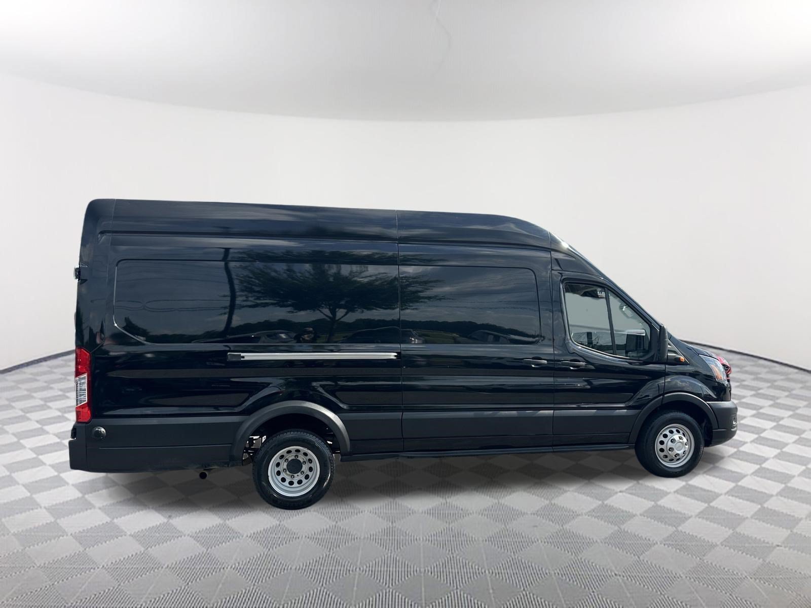 Used 2024 Agate Black Metallic Ford Base image 4