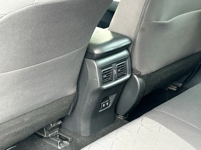 Used 2020  Toyota XLE image 32