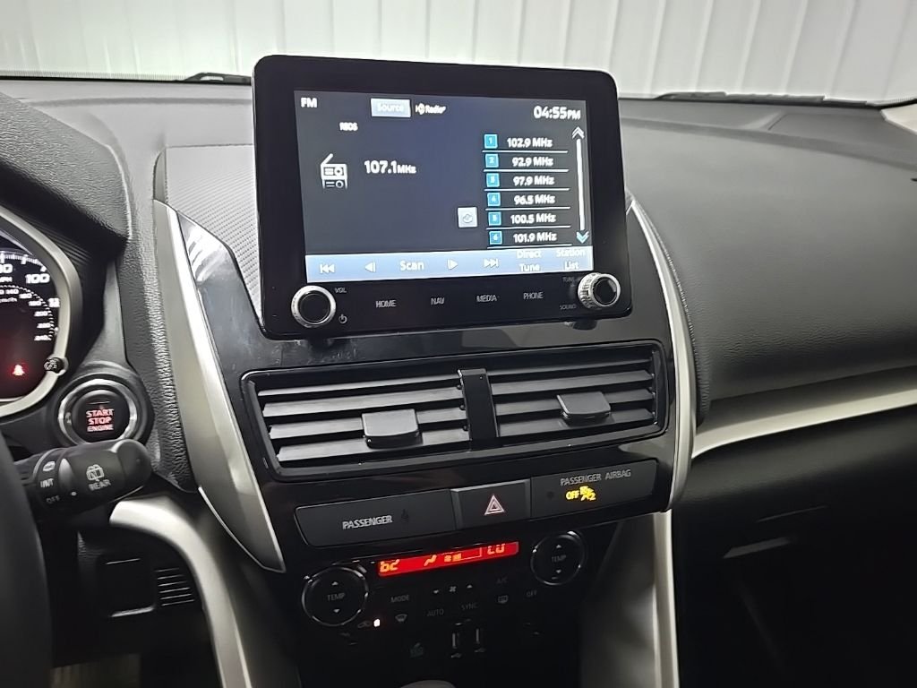 Used 2025 Labrador Black Pearl Mitsubishi SE image 27