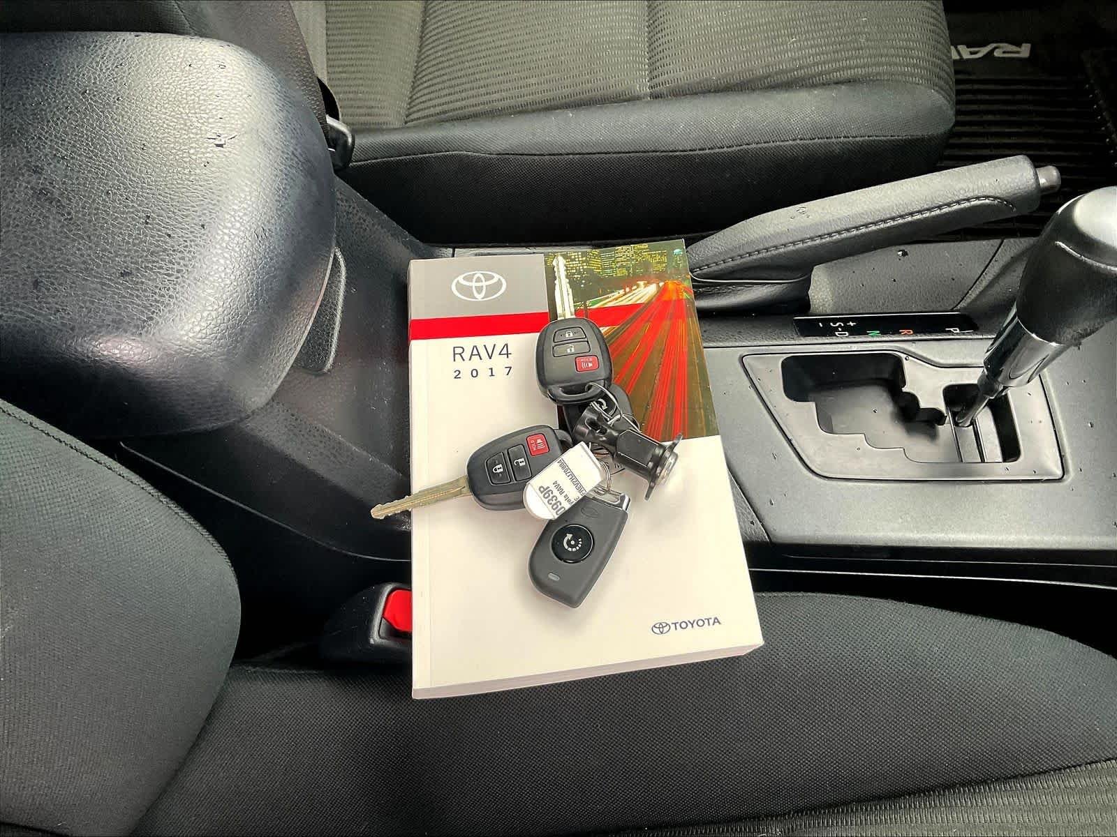 2017 Toyota RAV4 LE - Photo 35