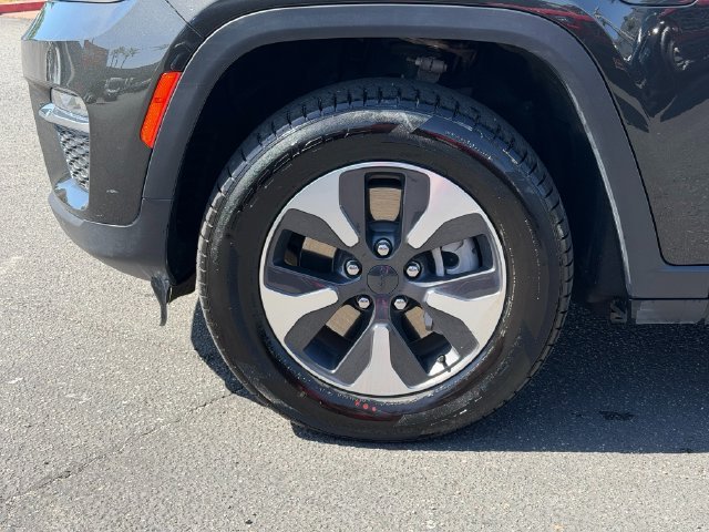 Used 2024  Jeep 4xe image 12