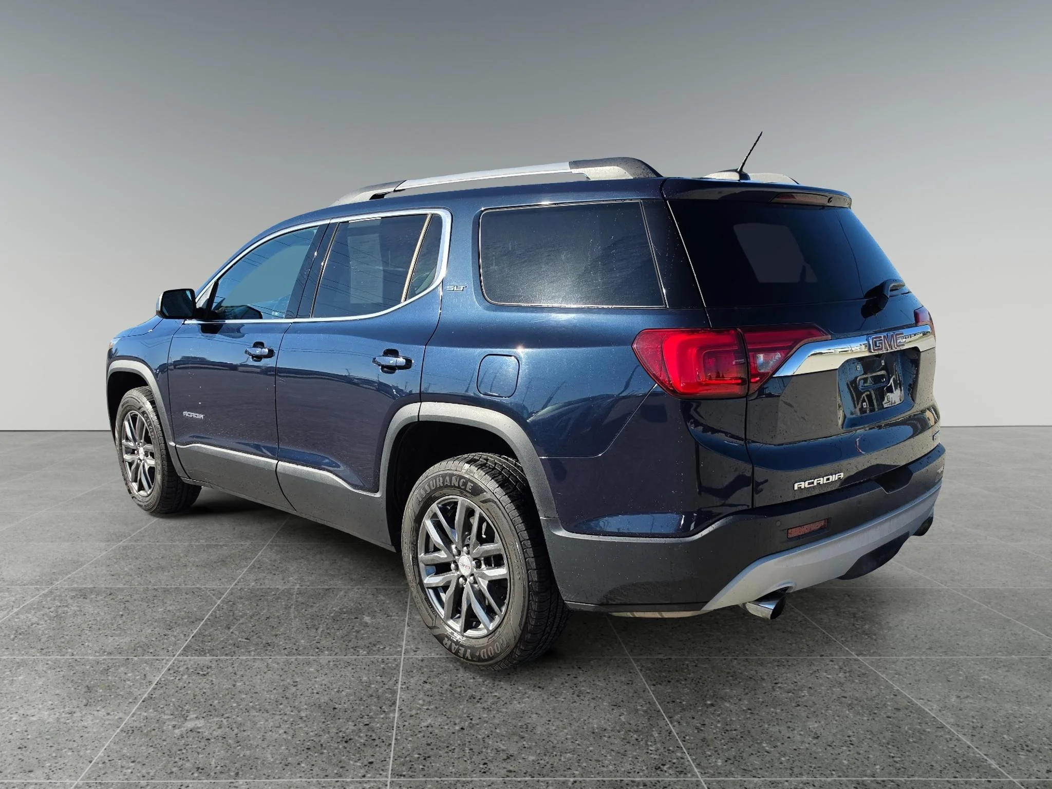 Used 2017 Dark Sapphire Blue Metallic GMC SLT image 4