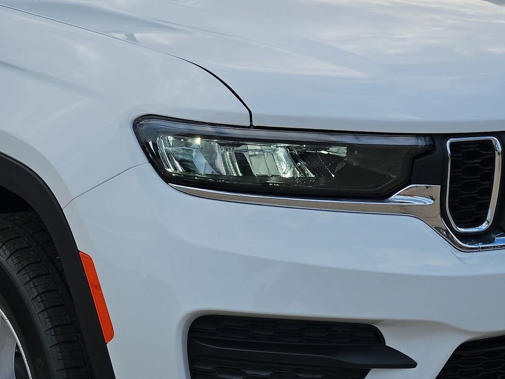 New 2026 Bright White Clearcoat Jeep Laredo X image 8