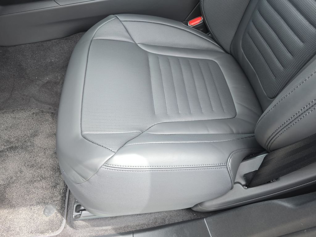 New 2026 Obsidian Black in Gloss Finish Land Rover Autobiography image 31