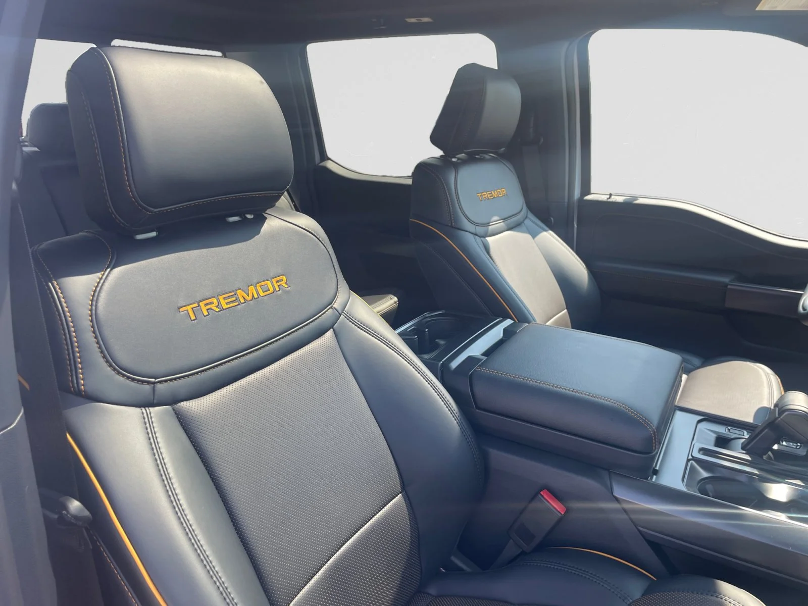 New 2026 Oxford White Ford Tremor image 12