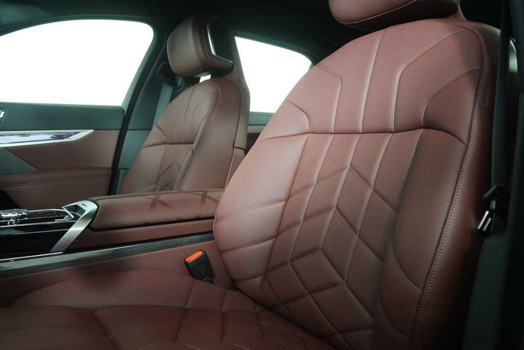 New 2026 Black Sapphire Metallic BMW 740i image 11