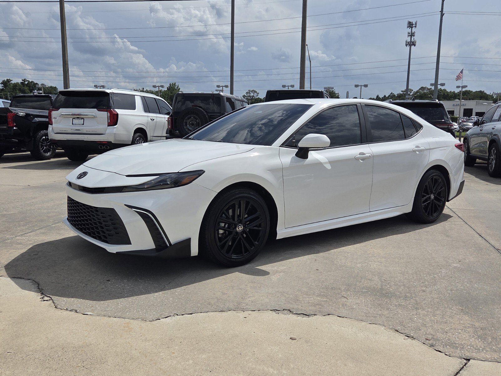 Used 2025 Ice Cap Toyota SE image 2