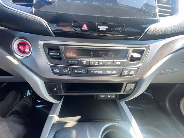Used 2019 Lunar Silver Metallic Honda EX-L image 23