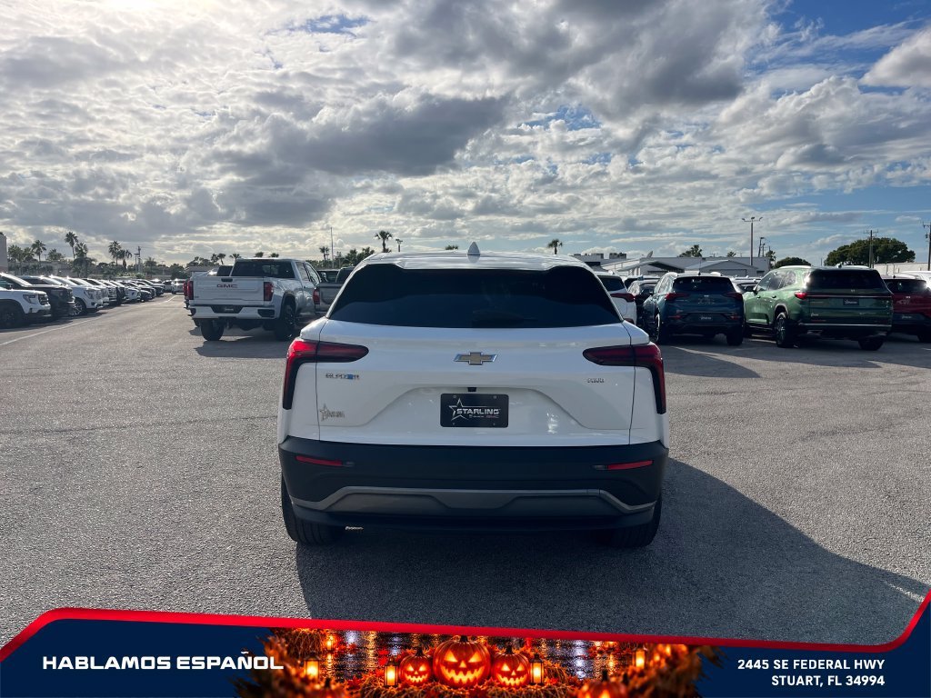 Used 2025 Summit White Chevrolet LT image 6