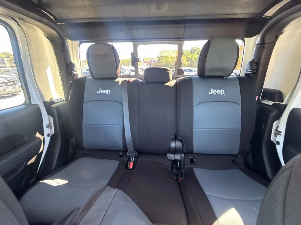 Used 2025 White Jeep Sport S image 10