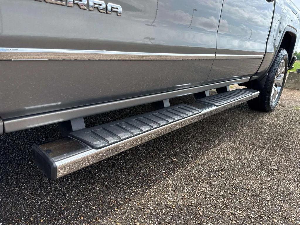 Used 2017 Gray GMC SLT image 10