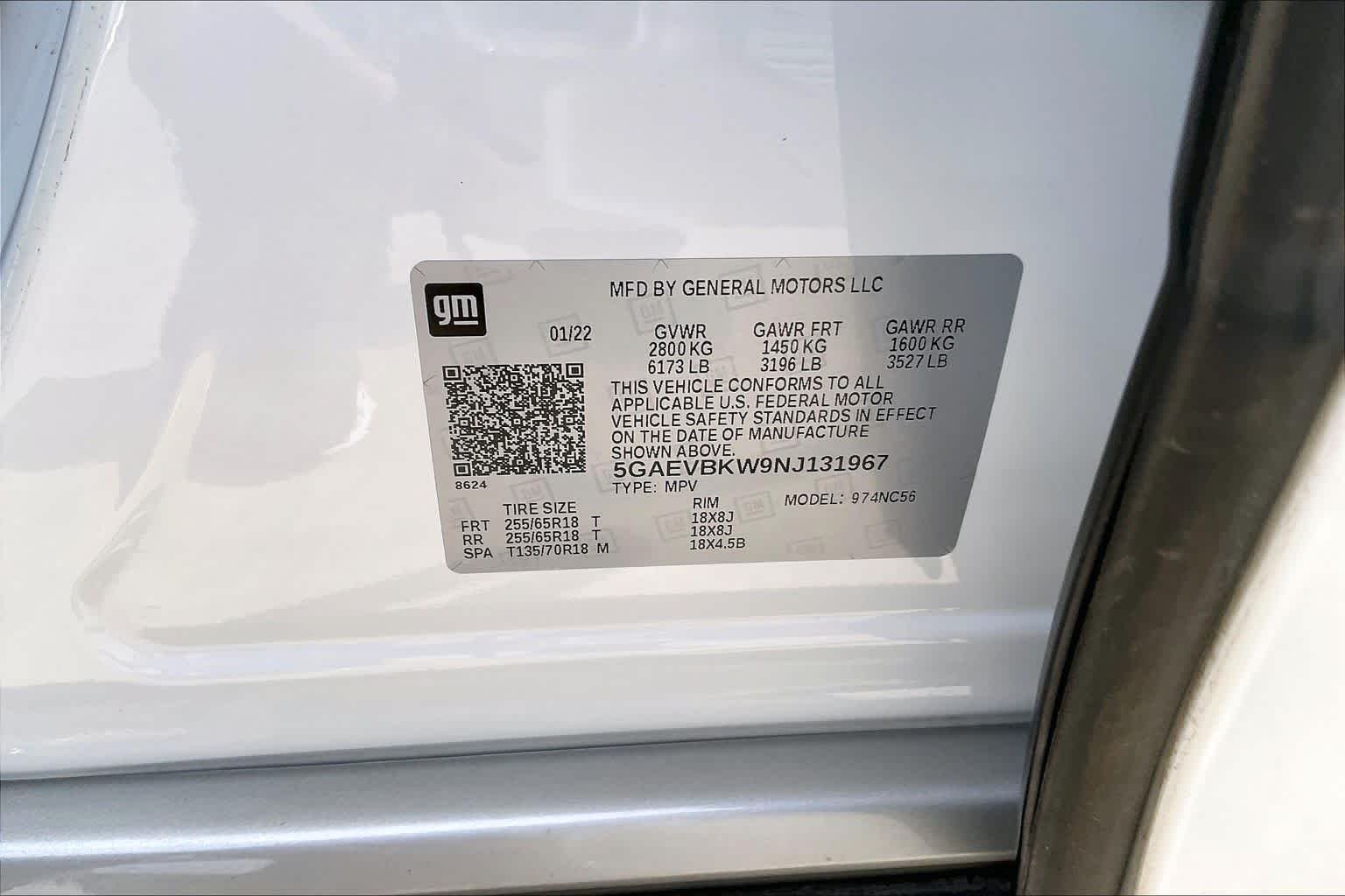 Used 2022 Summit White Buick Premium image 28