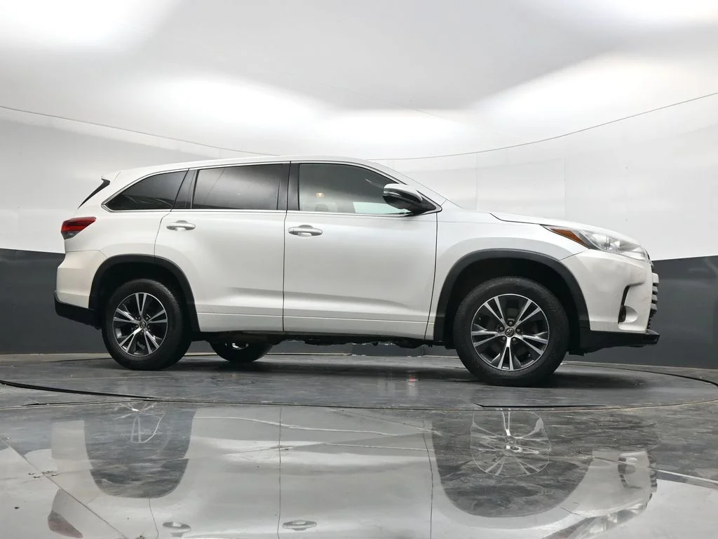 Used 2018 Blizzard Pearl Toyota LE image 25
