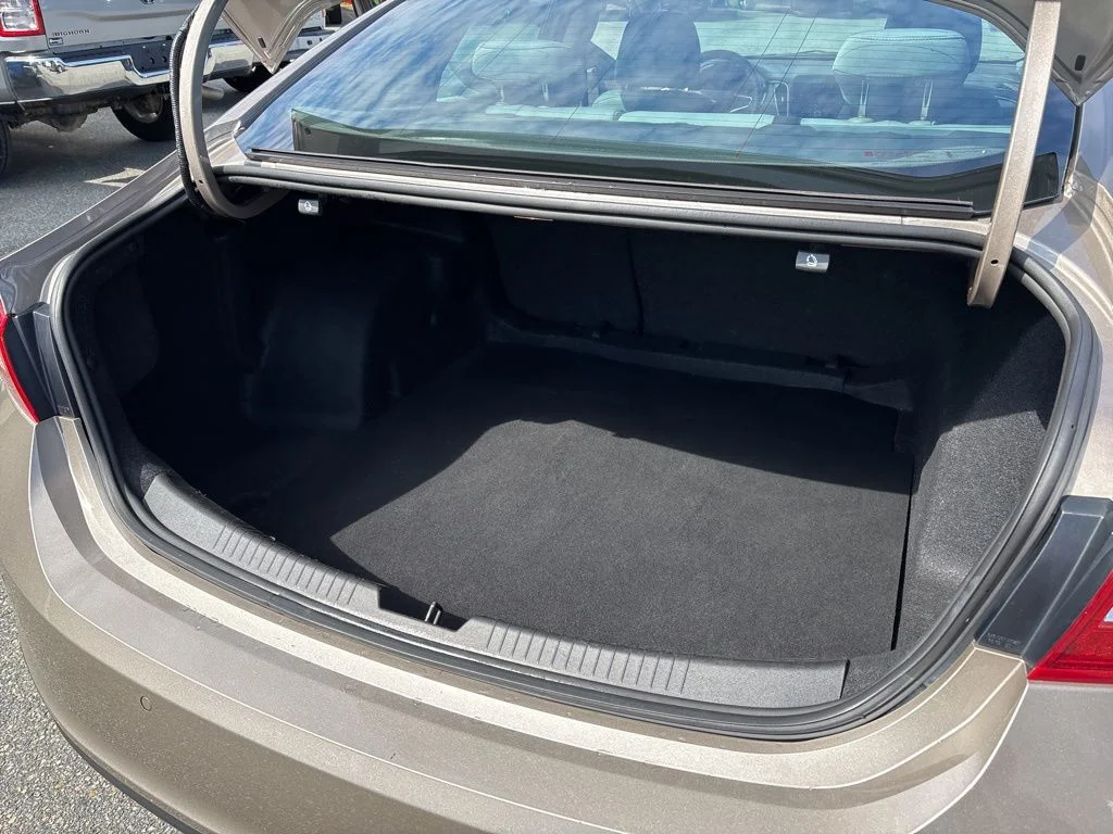 Used 2024 Gray Chevrolet LT image 27