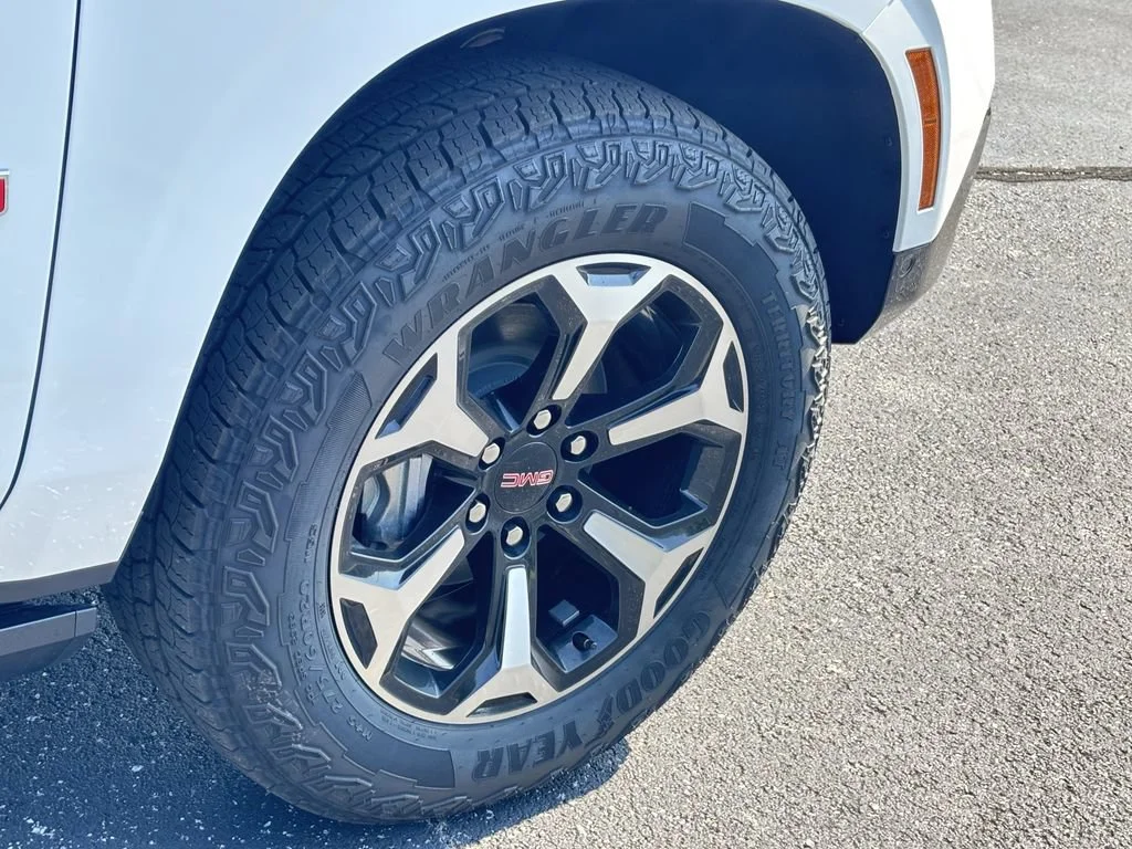 New 2026 Summit White GMC AT4 image 9