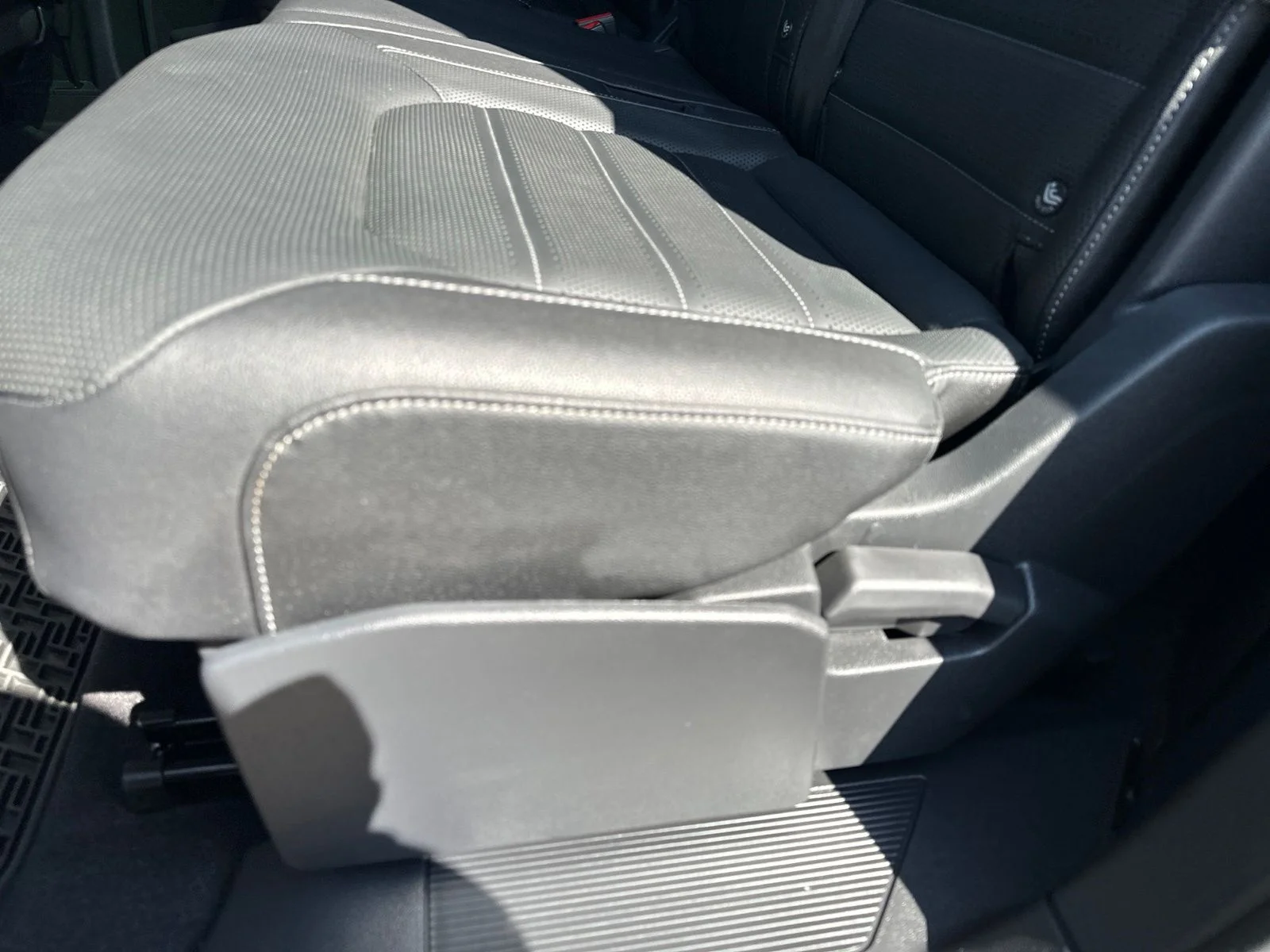 Used 2019 Gray Volkswagen SEL Premium image 30