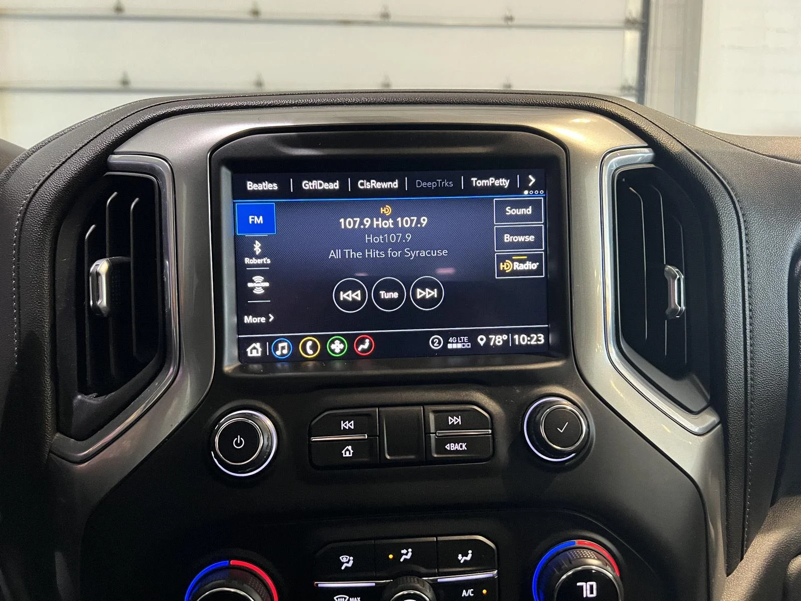 Used 2020 SUMMIT WHITE Chevrolet RST image 27