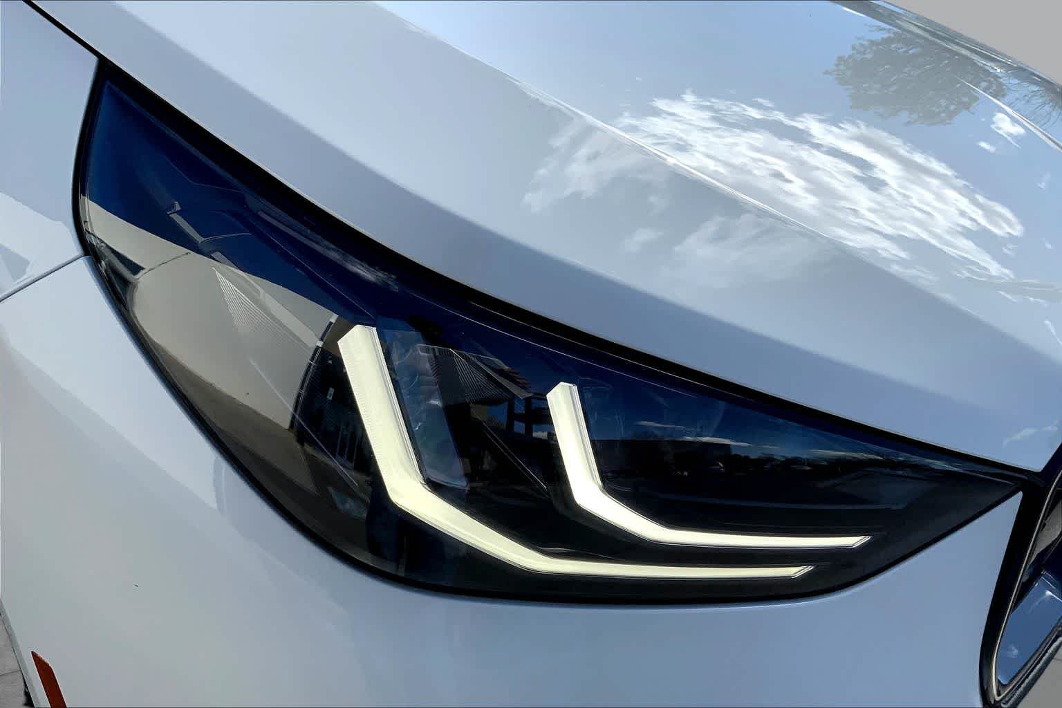 New 2026 Alpine White BMW 30 xDrive image 13