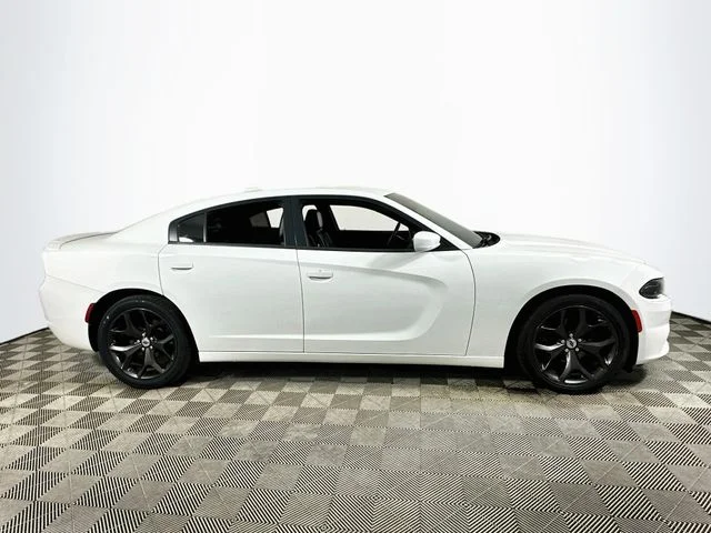 Used 2019 White Dodge SXT image 2