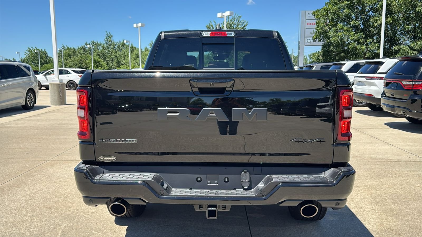 New 2026 Diamond Black Crystal Pearl-Coat Exterior Paint RAM Laramie image 14