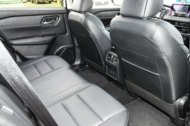 New 2026 Everest White Pearl TriCoat Nissan Dark Armor image 29