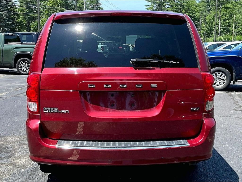 Used 2015 Red Dodge SXT image 5