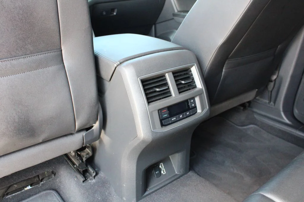 Used 2019 White Volkswagen 3.6L V6 SE image 22