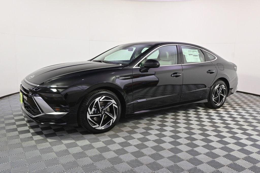 New 2026 Abyss Black Hyundai SEL Sport image 2