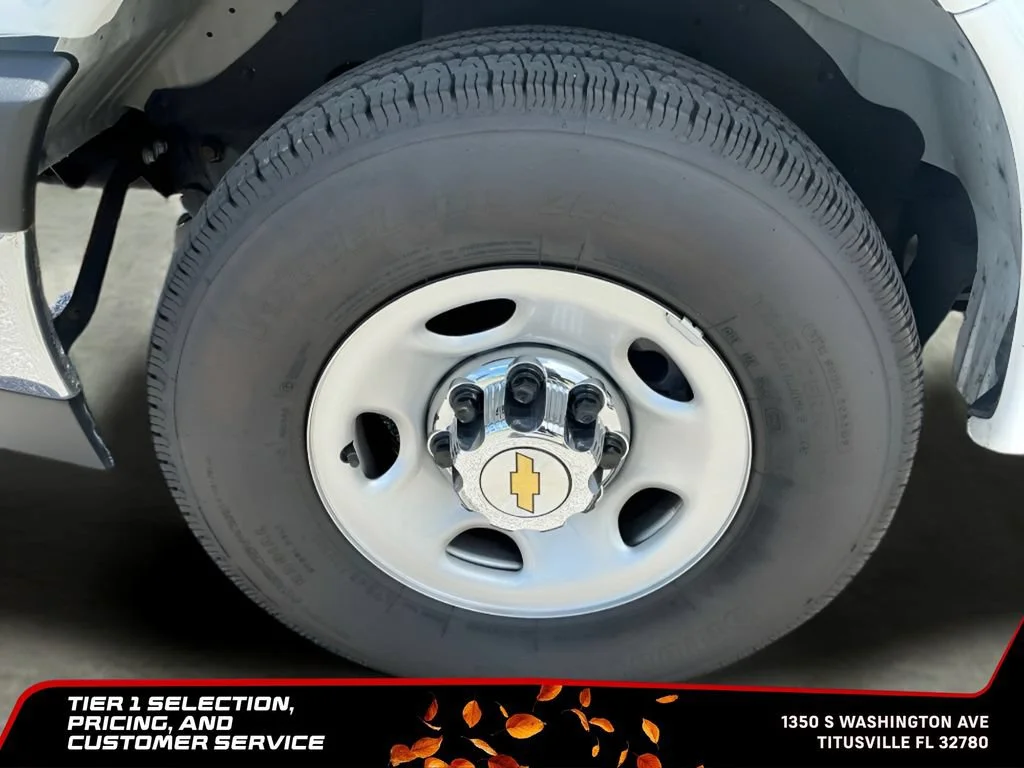 Used 2025 Summit White Chevrolet 1LT image 40