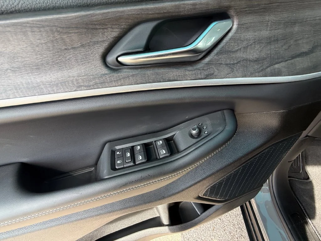 New 2027 Gray Jeep Laredo Altitude image 11