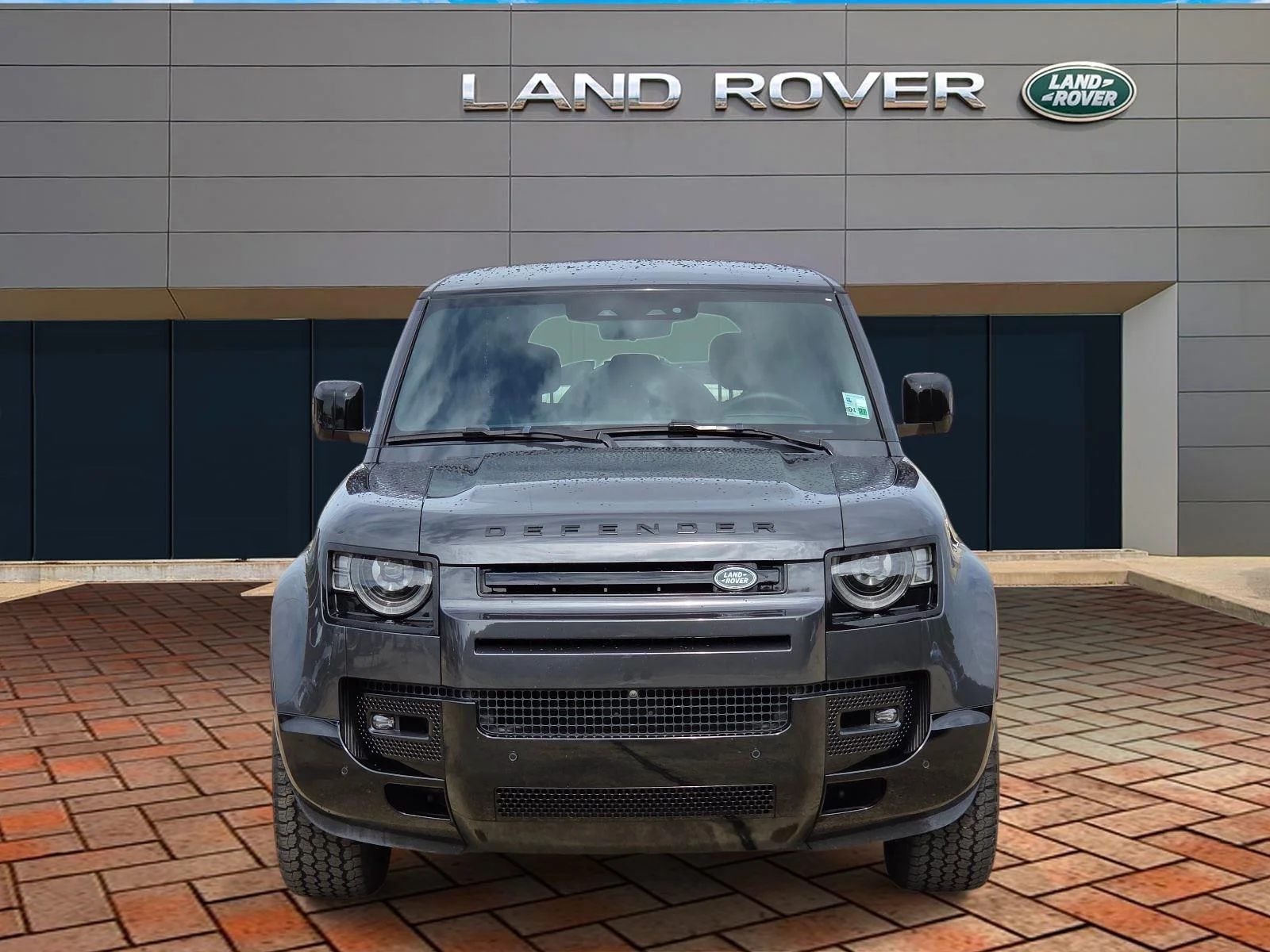 Certified Used 2025 Carpathian Grey Premium Metallic Land Rover V8 image 2