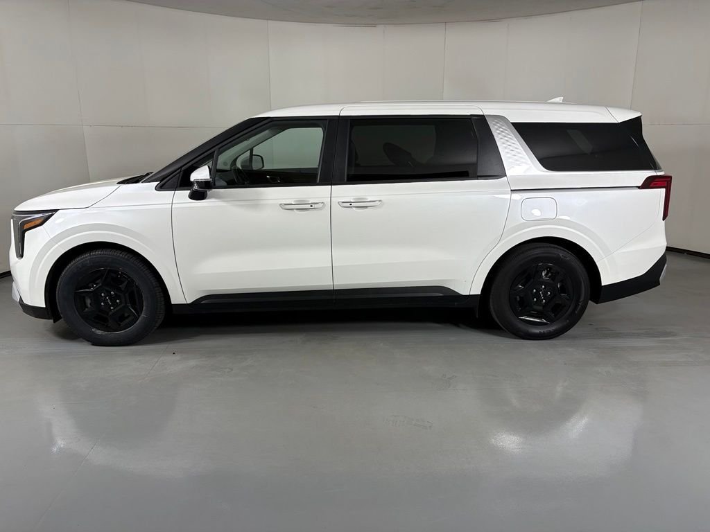 Used 2025 White Kia LXS image 5