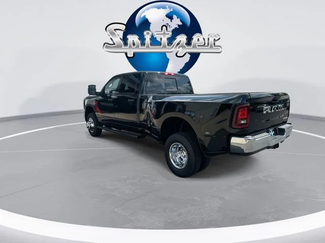 New 2026 Diamond Black Crystal Pearl-Coat Exterior Paint RAM Tradesman image 8