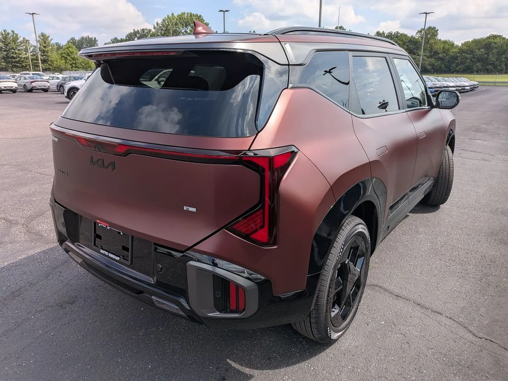 New 2027 Magma Red Matte Kia X-Line S image 34