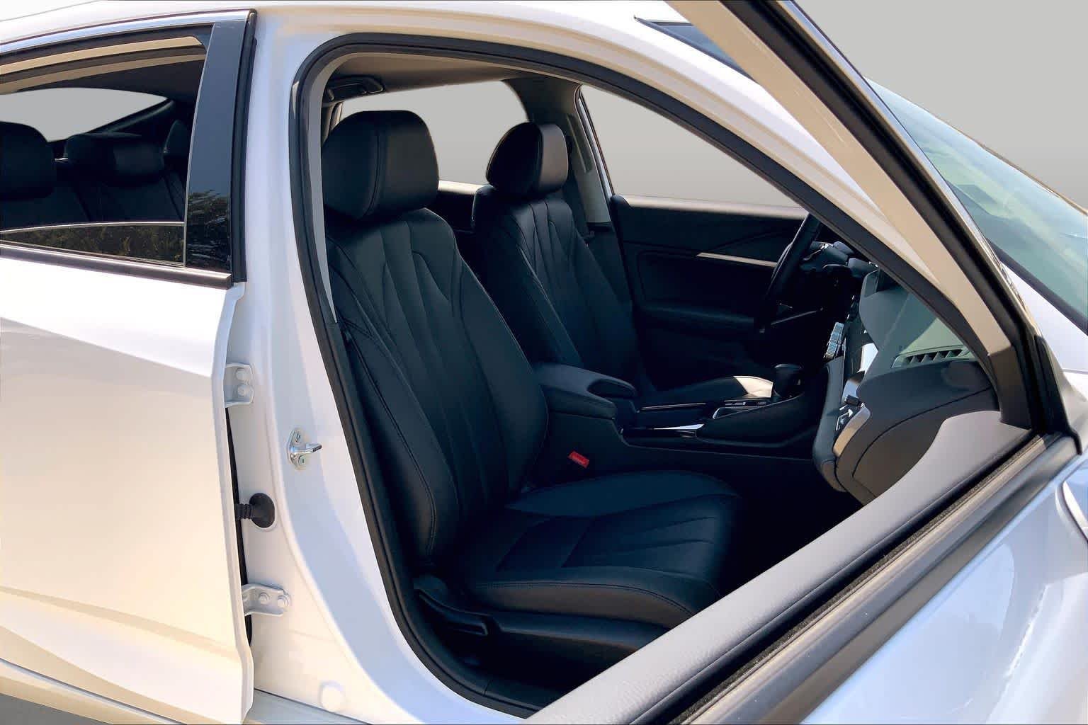 Used 2026 Platinum White Pearl Acura  image 9