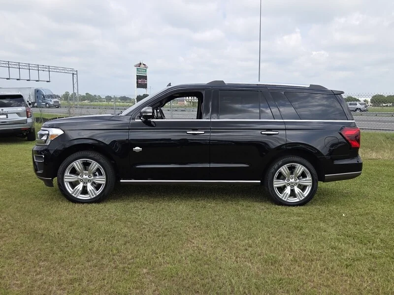 Used 2024 Black Metallic FORD KING RANCH image 4