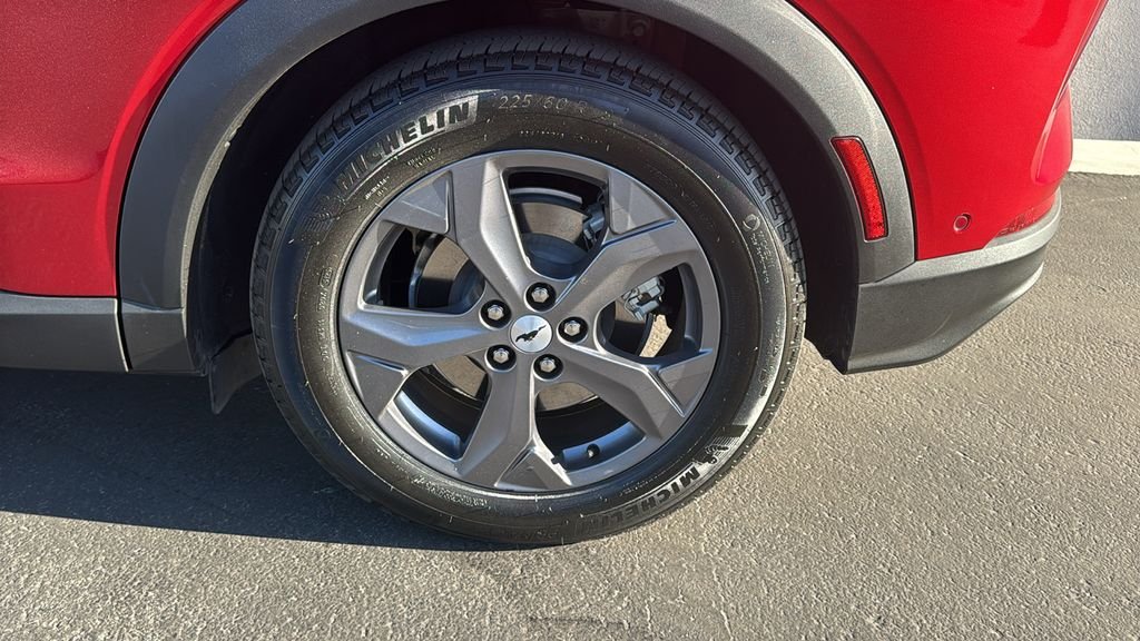Used 2023 Red Ford Select image 9