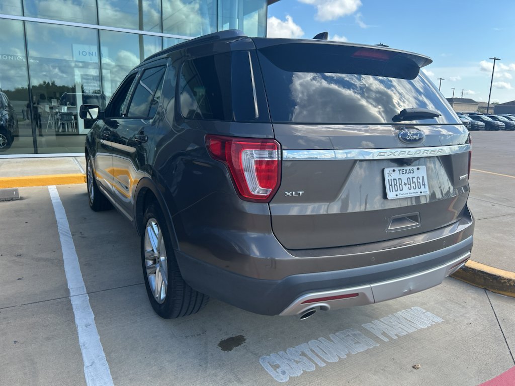 Used 2016 Caribou Metallic Ford XLT image 2