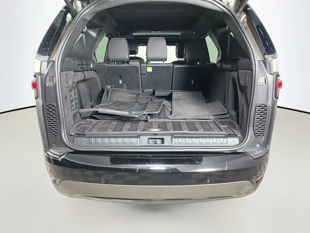 Used 2025 Lantau Bronze Metallic Land Rover Dynamic SE image 28