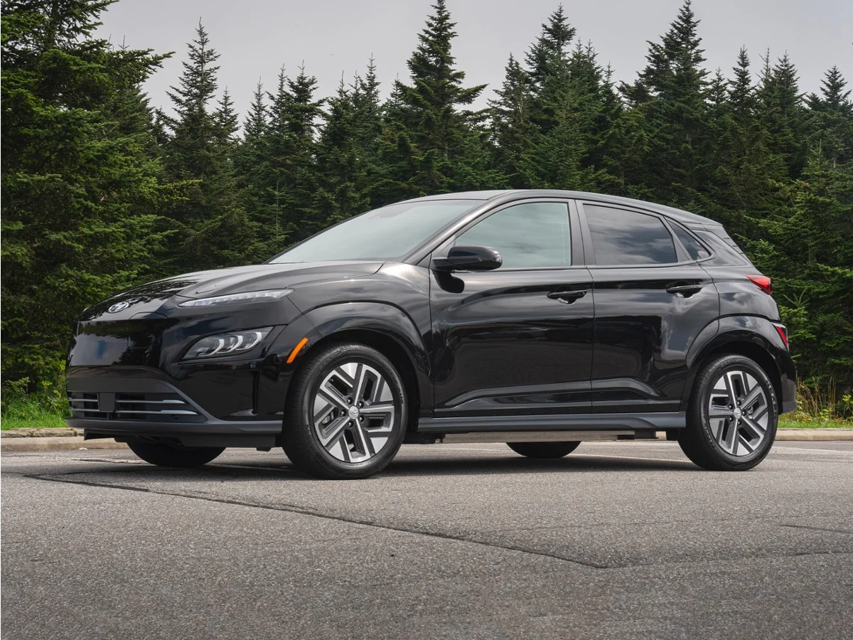Used 2023 Gray Hyundai SE image 1