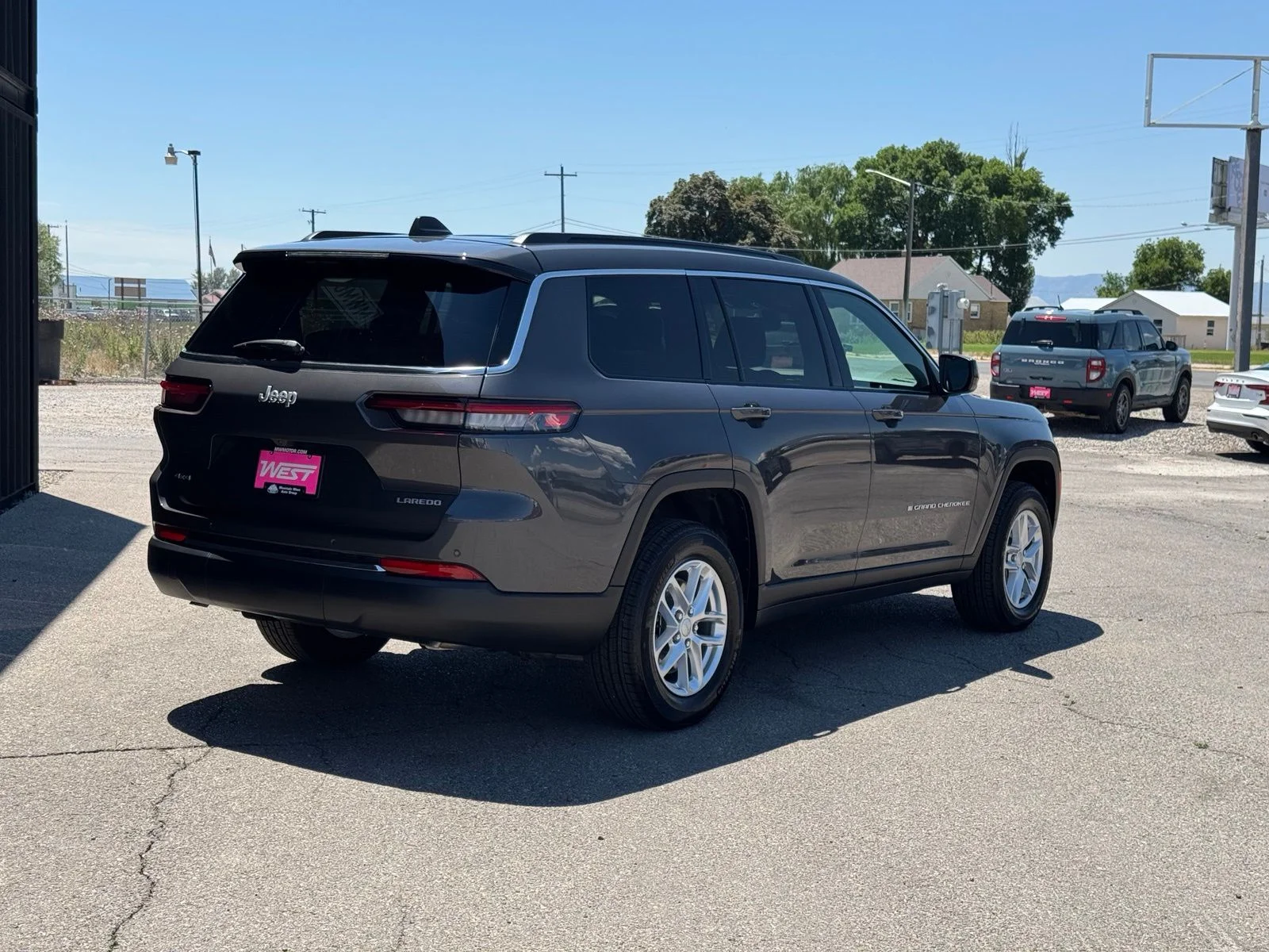 New 2026 Baltic Gray Metallic Clear-Coat Exterior Paint Jeep Laredo X image 6