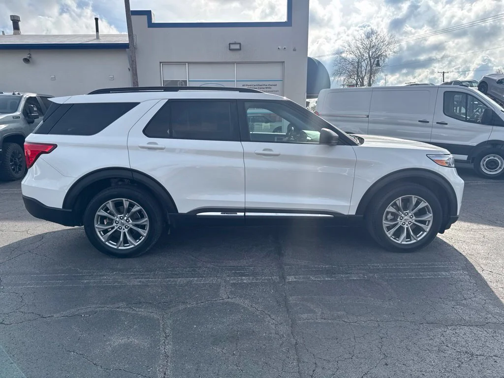 Used 2022 White Metallic Ford XLT image 2