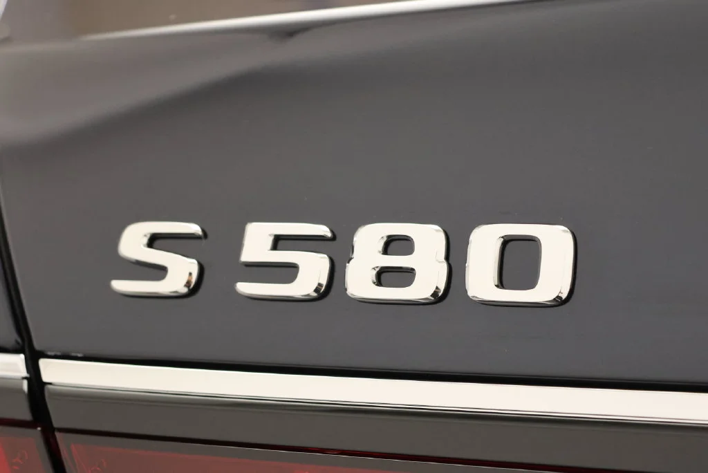 New 2027 Nautical Blue Metallic Mercedes-Benz S 580 image 9