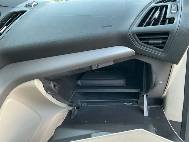 Used 2015  Ford SE image 27
