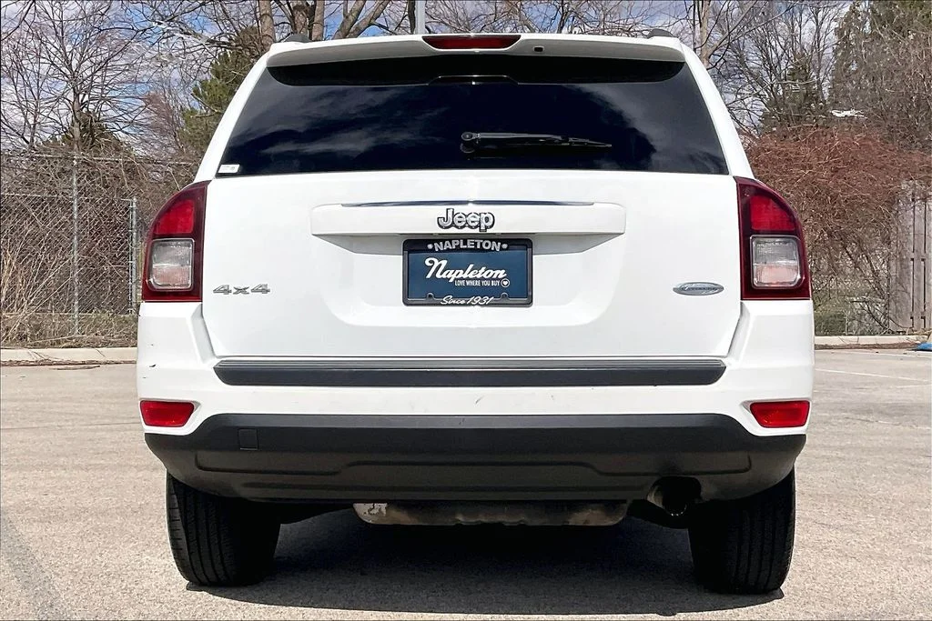 Used 2016 White Jeep Latitude image 3